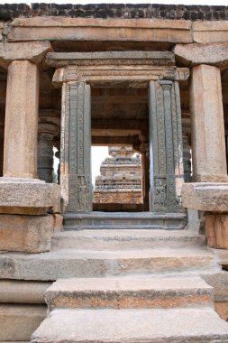 Yan sundurma, Panchakuta Basadi veya Panchakoota Basadi Kambadahalli, Mandya district, İstanbul Türkiye