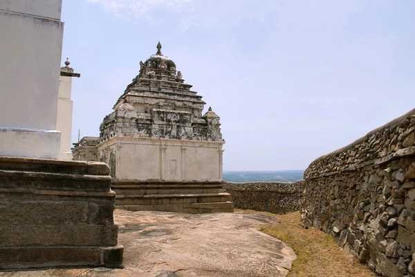 Arka görünümü shikhara, Shantishwara Basadi, Chandragiri hill, Sravanabelgola, İstanbul Türkiye