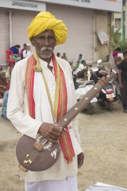 Pune, Maharashtra, Hindistan, Haziran 2016, hacı veya warkari bhjan veya Pandarpur yatra kutsal şarkı gerçekleştirir