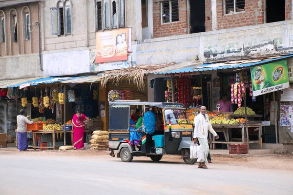 Sravanabelgola Karnataka Mayo 2016 Personas Pequeñas Tiendas Verduras Frutas Calle — Foto de Stock