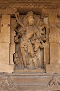 Shiva koridorda, Nandi ile figürü oyma Durga Tapınağı, Aihole, Bagalkot, Karnataka, Hindistan. Tapınak Galaganatha grubu. 