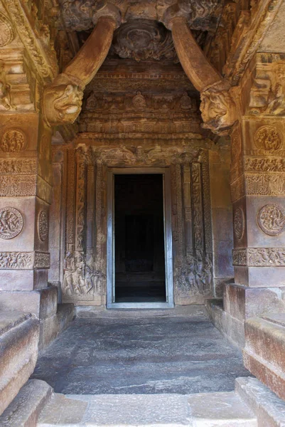 Garba Griha の心の入り口ドゥルガー寺院 Aihole バガルコート カルナタカ インド 寺院の Galaganatha グループ — ストック写真