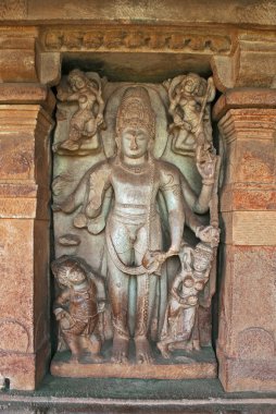 Harihar oyma figürü, Vişnu ve Shiva, koridorda, Durga Tapınağı, Aihole, Bagalkot, Karnataka, Hindistan kombine. Tapınak Galaganatha grubu. Sol tarafta Har Shiva ve sağ tarafta Hari Vişnu