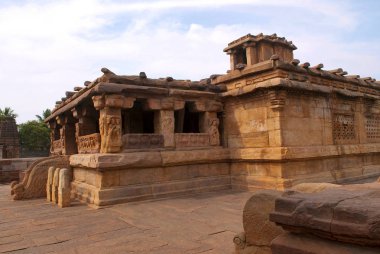 Delikanlı Khan Tapınağı, Aihole, Bagalkot, Karnataka, Hindistan. Tapınak Kontigudi grubu. Aihole en eski Tapınağı bu.