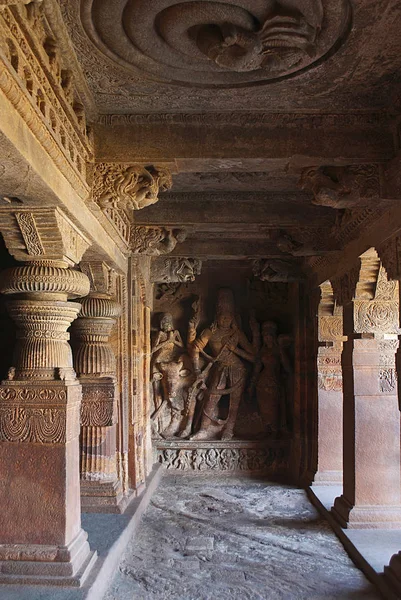 Cueva Una Escultura Que Representa Nandi Toro Bhringi Devoto Shiva —  Fotos de Stock