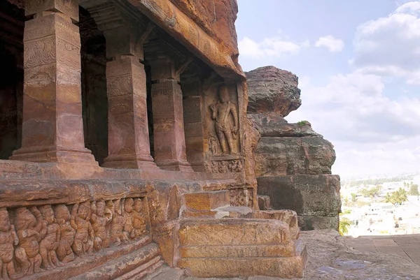 Cave Facade Right Side View Badami Caves Karnataka India Depicting — Stock Photo, Image