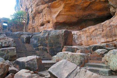 Bitmemiş mağaraya giden adımları, Badami mağaralar, Karnataka, Hindistan 