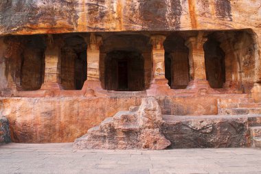 4 mağara: Cephe Badami Badami Karnataka Hindistan mağaralar