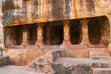 4 mağara: Cephe Badami Badami Karnataka Hindistan mağaralar