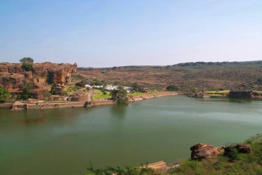 Temple 1, Bootnatha veya Bhutanatha Tapınağı karmaşık ve M.mustafa Gölü, Badami, Karnataka, Hindistan