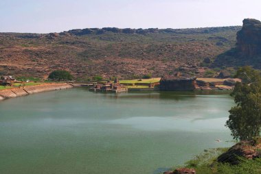 Temple 1, Bootnatha veya Bhutanatha Tapınağı karmaşık ve M.mustafa Gölü, Badami, Karnataka, Hindistan