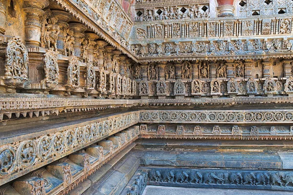 装饰楣与神 舞者等人物 Chennakeshava Belur 卡纳卡 — 图库照片
