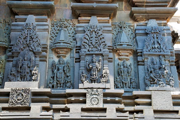 Relieves Decorados Del Panel Pared Que Representan Deidades Hindúes Templo — Foto de Stock