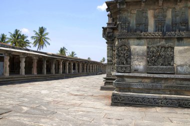 Ranganayaki, Andal, Tapınağı duvar ve avlu Chennakeshava Tapınağı. Belur, Batı görünümünden Karnataka, Hindistan