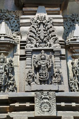 Lord Shiva, tasvir eden süslü duvar paneli kabartma Keşava Tapınağı, Belur, Karnataka, Hindistan