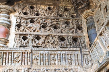 Süslü delikli pencere. Chennakeshava Tapınağı, Belur Karnataka Hindistan
