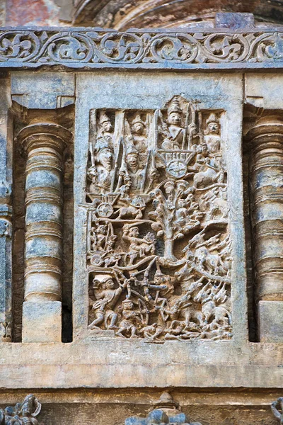 Sculpture Pandavas Ramassant Leurs Armes Arbre Shami Temple Chennakeshava Belur — Photo