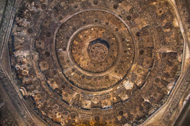 Tavan Chennakeshava Tapınağı, Belur, Karnataka, Hindistan. Lord Vishnu merkezinde önemli bir oyma olarak Narsimha olduğunu.