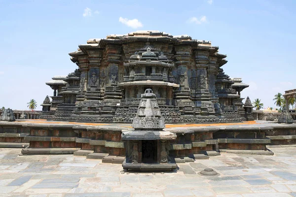 Yildiz seklinde, yıldız şekli, Chennakeshava Tapınağı'nda tapınak dış duvar şeklinde görünümünü. Belur, Karnataka, Hindistan. Batıdan görünümü.