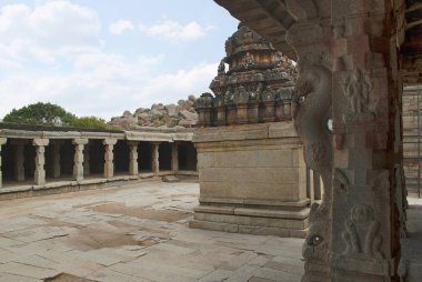 Büyük bir açık prakara ve bilinmeyen bir tapınak olarak maha-mandapa, Krishna Tapınağı, Hampi, Karnataka, Hindistan dan görüldü. Kutsal Merkezi.