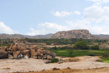 İki katlı geçidinden görüntüleyin. Soldaki Matanga Hill ve resul Gopuram içinde uzak sağ tarafta görülür.
