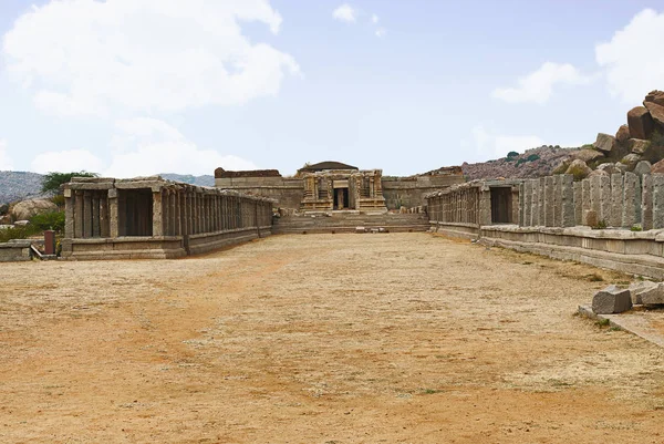 Templo de Shiva en el nrth del complejo del templo de Vitthala, Hampi, Karnataka. Vista exterior . — Foto de Stock