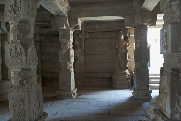 アンマン神社 Vitthala 寺院の複合体 ハンピ カルナータカ州 インドの閉じたアルダ Mandapa — ストック写真