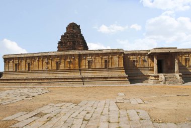 Ana kutsal ve yan, Güney, giriş ardha-mandapa, Pattabhirama Tapınağı, Hampi, Karnataka, Hindistan için. Sanctum duvar devakoshthas ve kumbhapanjaras ile süslüdür