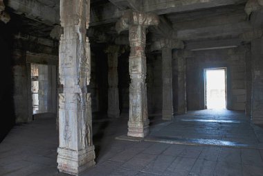 İç görünümü ardha-mandapa, Pattabhirama Tapınağı. Hampi, İstanbul Türkiye