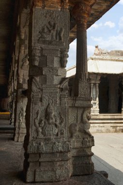 Ganesha figürü cloisters veya prakara ikinci avluda resul Tapınak, Hampi, ayağı üzerinde oyulmuş karnataka, Hindistan. Kutsal Merkezi.