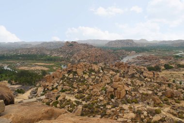 Matanga Hill, Hampi, Karnataka, Hindistan'ın kuzey tarafındaki hills zincirini arieal görünümü. Kutsal merkezi. Alt sol Doğu Hampi çarşı bitti.