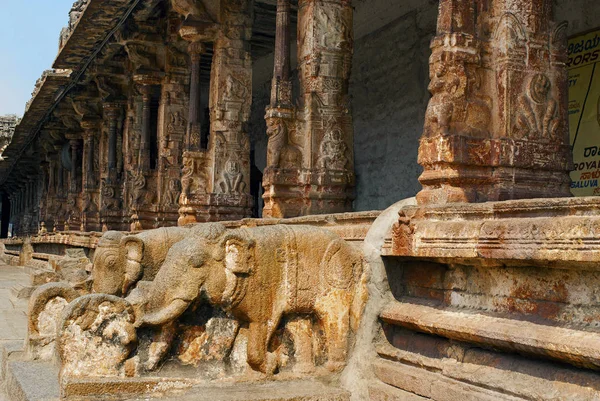 Par Balaustradas Elefantes Dos Claustros Prakara Pilares Segundo Pátio Templo — Fotografia de Stock