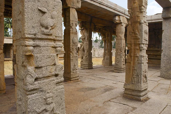 Faragott Pillére Bejáratnál Maha Mandapa Achyuta Raya Templom Hampi Karnataka — Stock Fotó