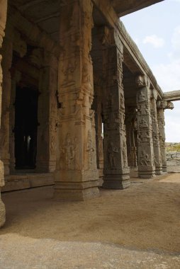 Oyma şartını Kalyana Mandapa, ilahi evlilik Hall, Achyuta Raya Tapınağı, Hampi, Karnataka, Hindistan. Kutsal merkezi. Güney Doğudan genel görünümü.