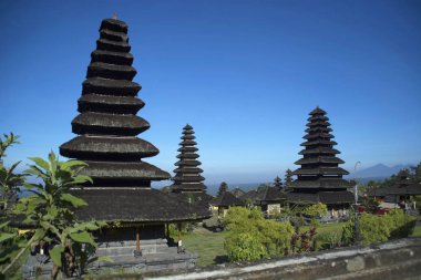 Pura Capmus besakih Tapınağı, Endonezya. Besakih köyü Doğu Bali Agung Dağı eteklerinde yer alan. Gunung Agung yaklaşık 1000 metre tarafı yukarı tünemiş