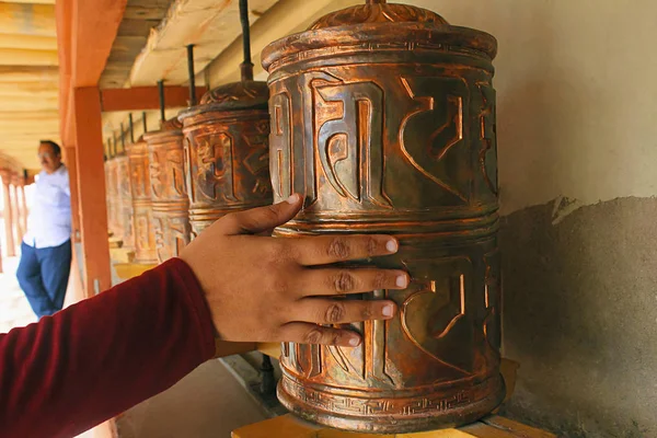 Ladakh Jammu Kashmir India July 2015 Pilgrim Prayer Wheels Hemis — Stock Photo, Image