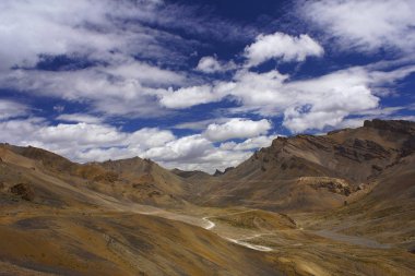 Lachulungla dağın geçmek Leh-Manali karayolu, Jammu ve kaşmir, Hindistan