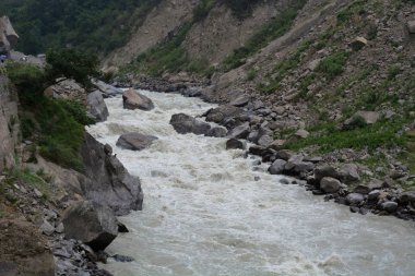 Dhauliganga altı kaynak akışları Ganj Nehri biridir. Uttarakhand Joshimath Dağı dibinde Vishnuprayag Alaknanda Nehri'nde karşılar
