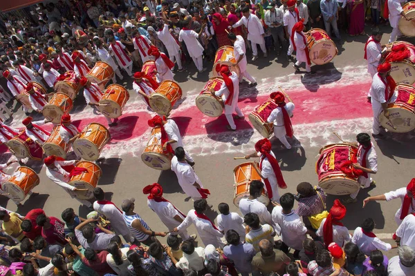 2015年9月 印度浦那 格涅沙节格涅沙节游行的人们 — 图库照片