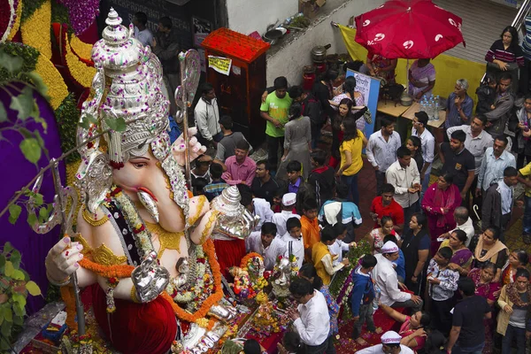 Pune Indien September 2016 Personer Ganesh Festival Procession Med Tulshibag — Stockfoto