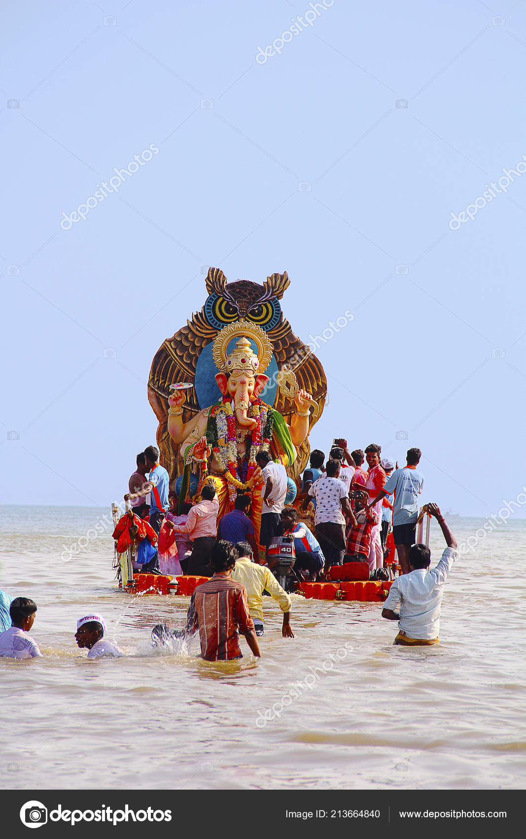 Mumbai Maharashtra September 2017 People Carry Ganapati Idol ...