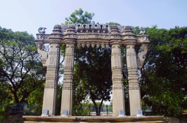 Tapınak kompleksi, Kalleda Fort, Warangal, Telangana, Hindistan için süs ağ geçitleri