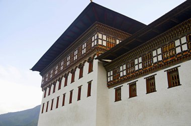 Kral'ın Sarayı'nın kısmi görünümü. Dechencholing Sarayı da bilinir. Thimphu. Birleşik Arap Emirlikleri 