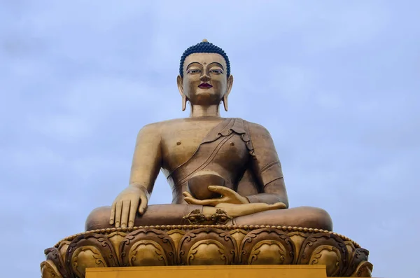Dev Buda Dordenma heykeli. Shakyamuni Buddha statue dağlarda aşamasındadır. Thimphu. Birleşik Arap Emirlikleri