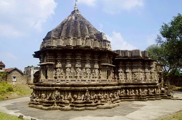 Vista exterior tallada del templo de Kopeshwar, Khidrapur, Maharashtra —  Fotos de Stock