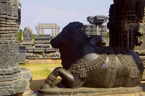 Nandi bull, Temple complex, Warangal Fort, Warangal, Telangana — Stock Photo, Image