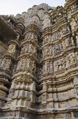 Lakshmana Tapınak, Kuzey duvarı - Mandapa ve kutsal - erotik heykeller, Batı grubu, Khajuraho, Madhya Pradesh, Hindistan, UNESCO Dünya Miras Listesi