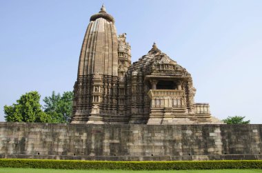 Vamana Tapınağı, cephe - Güney görünümü, Doğu Grubu, Khajuraho, Madhya Pradesh, Hindistan, UNESCO Dünya Miras Listesi