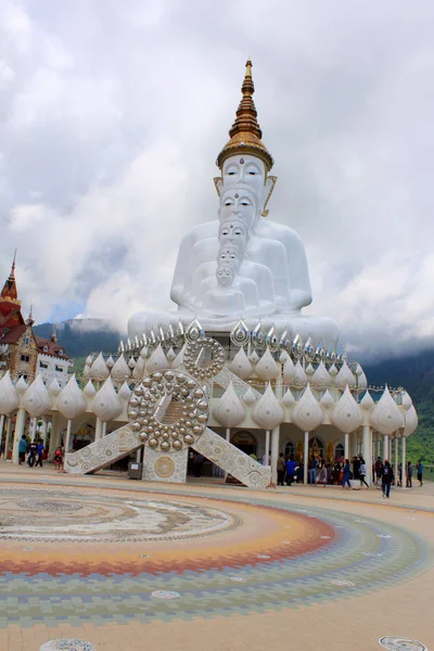 Phetchabun Thailand Maio 2018 Devotos Turistas Belos Cinco Budas Brancos — Fotografia de Stock