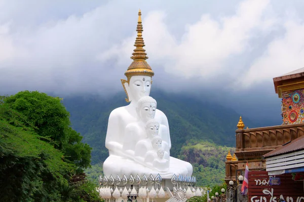 Cinco Budas Brancos Sentados São Marco Vista Entrada Direção Templo — Fotografia de Stock